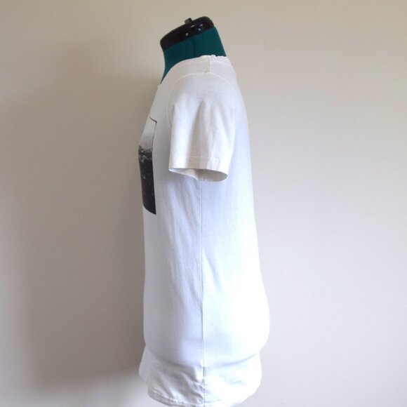 JNBY Graphic Tee Black and White City Photo - Picture 6 of 8